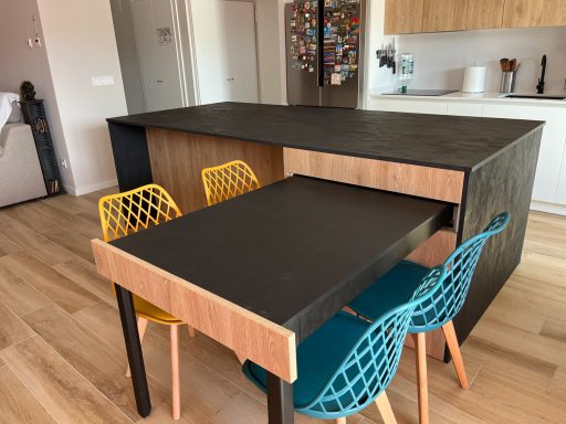 mesa integrada en isla